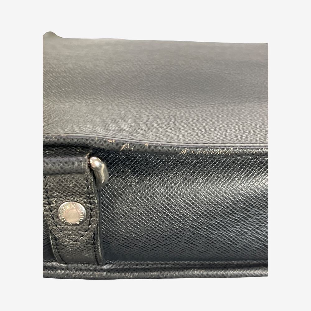 Louis Vuitton Taiga Andrei Messenger Bag Black Dark Gray Crossbody BA3017 France - Picture 16 of 16